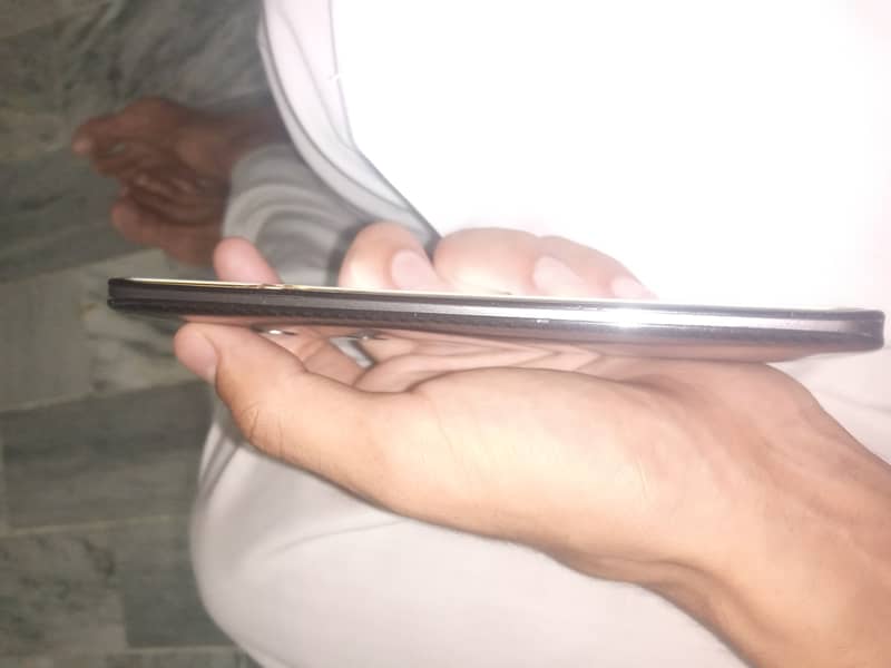 Sharp Aquos Zero 9