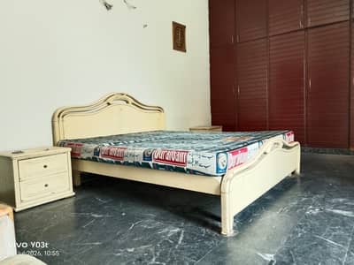 1 Bed Room DHA PHASE 5 Full Furinshed Room For Rent