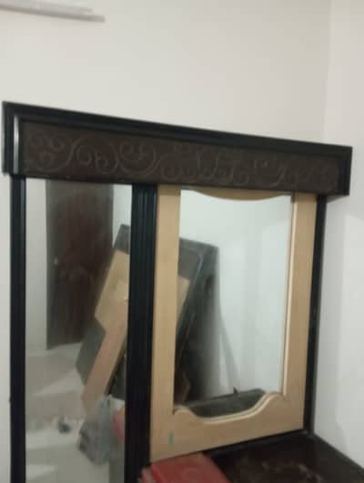 Dressing table 5 years old home used