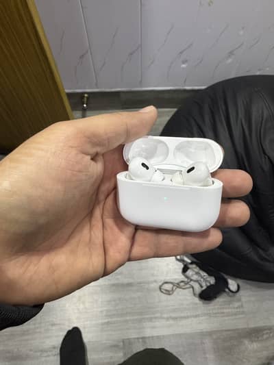 Apple AirPods pro 2nd generation out class condition