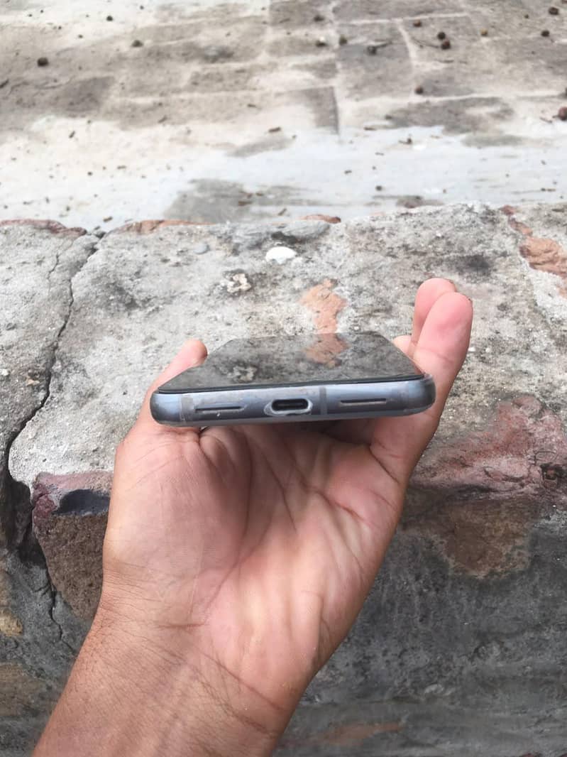 Google Pixel 8 4