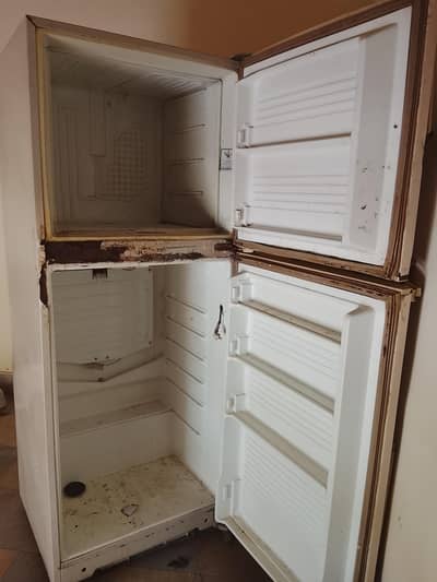Fridge for sale - body damage , cooling not working|For repair parts
