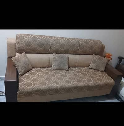 5 seater sofa in Good condition ( 3 + 1 + 1 )