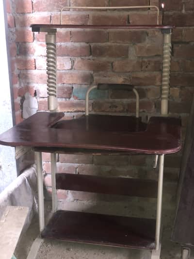 Imported Saudi computer table with Rack- condition