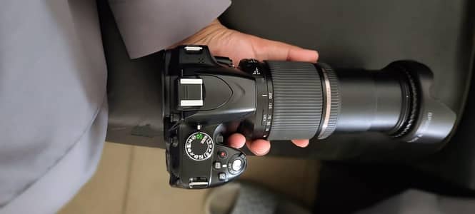 Nikon D3200 DSLR Camera with 18-200mm Zoom Lens – Excellent Condition