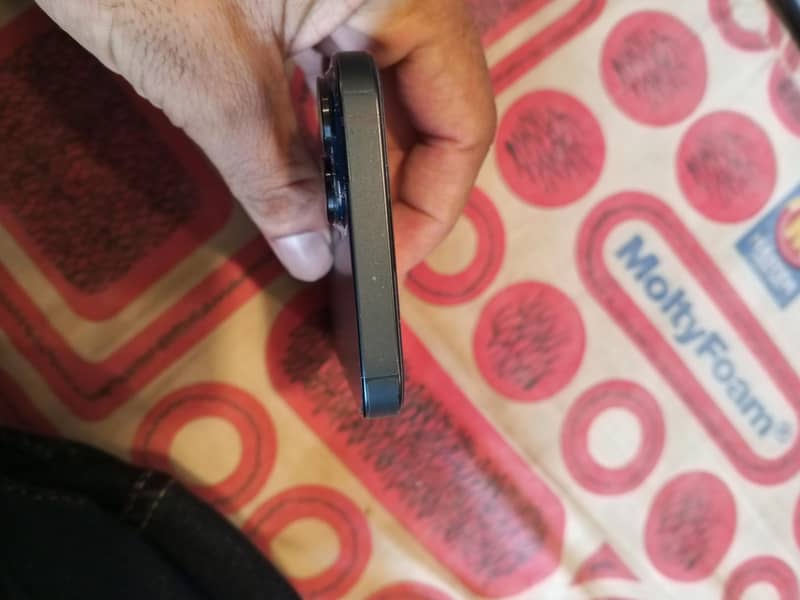 Apple iPhone 13 2