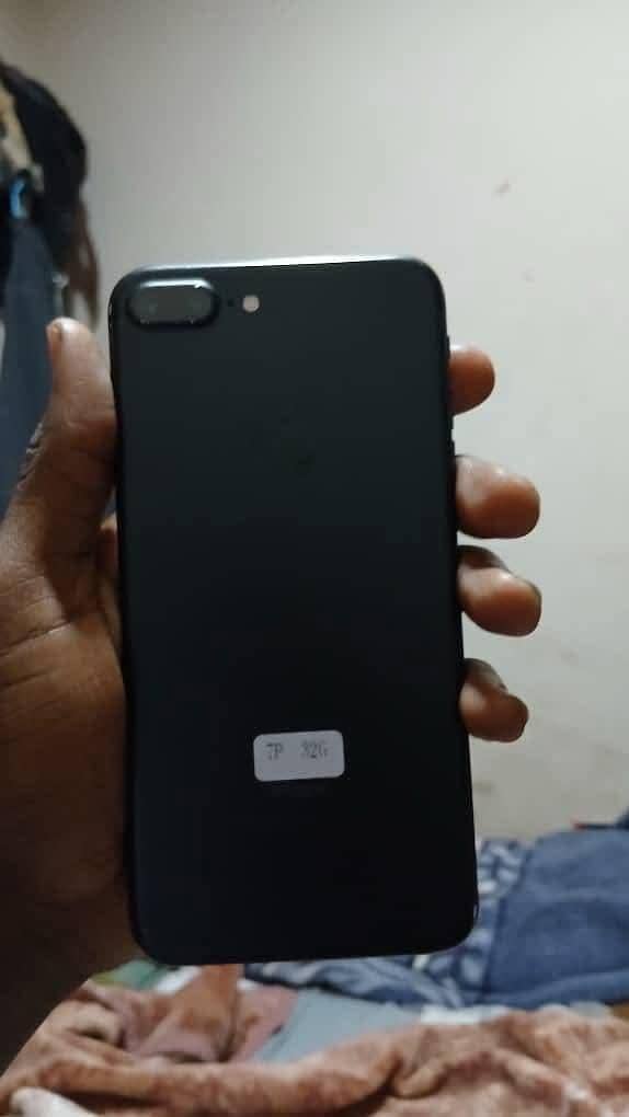 Apple iPhone 7 Plus 1