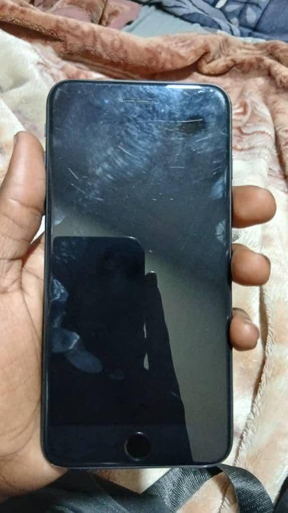 Apple iPhone 7 Plus 2