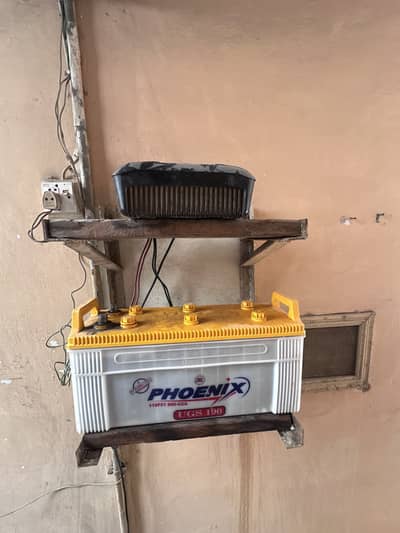 UPS with battery and stand