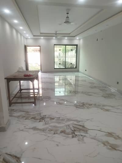 Johar Town Kanal Brand Lower Portion 3Beds servants room Rent 210lakh