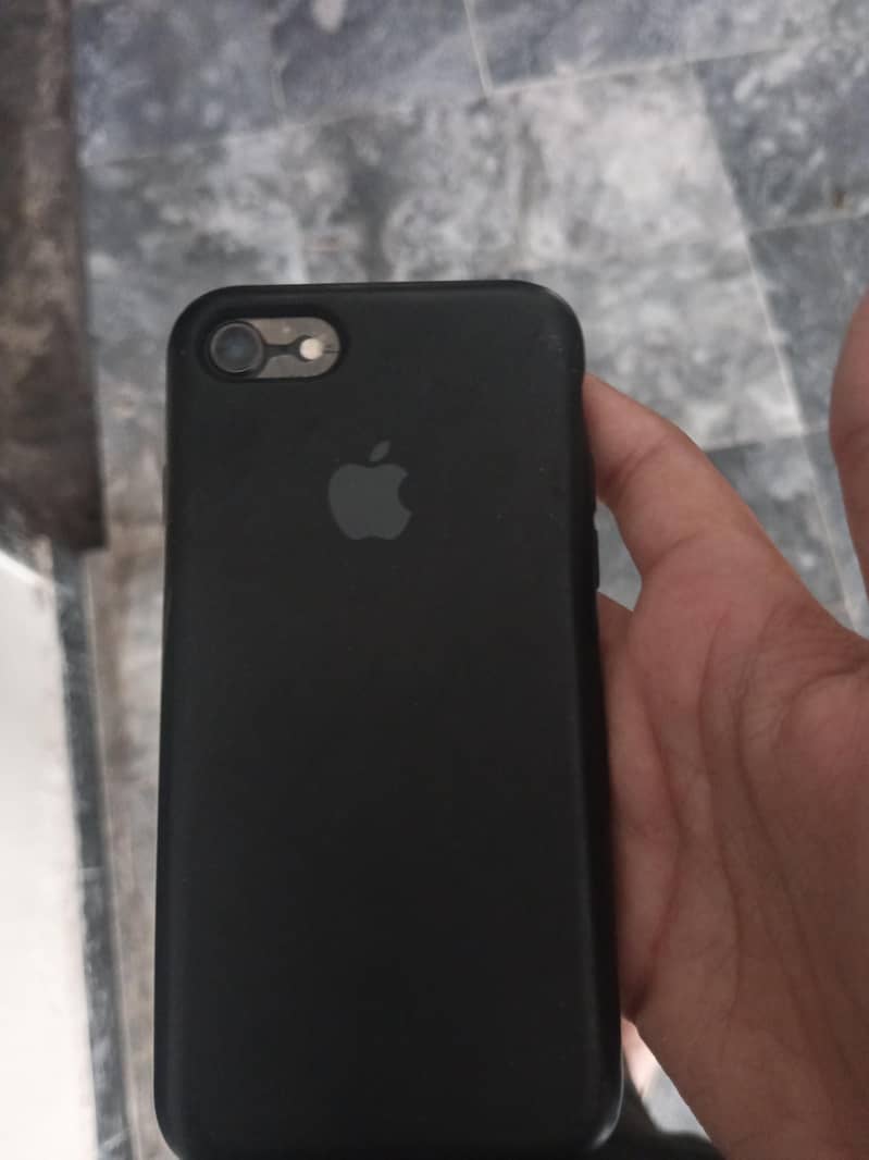 Apple iPhone 8 1