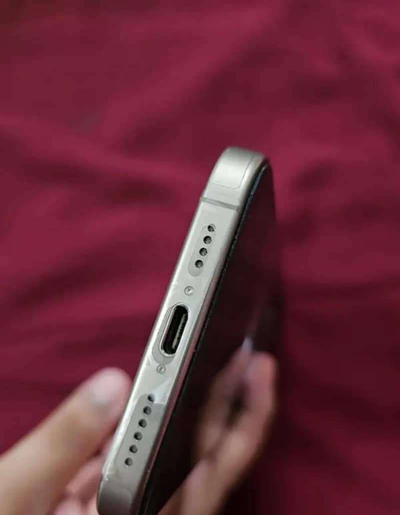 Apple iPhone 16 Pro Max 2