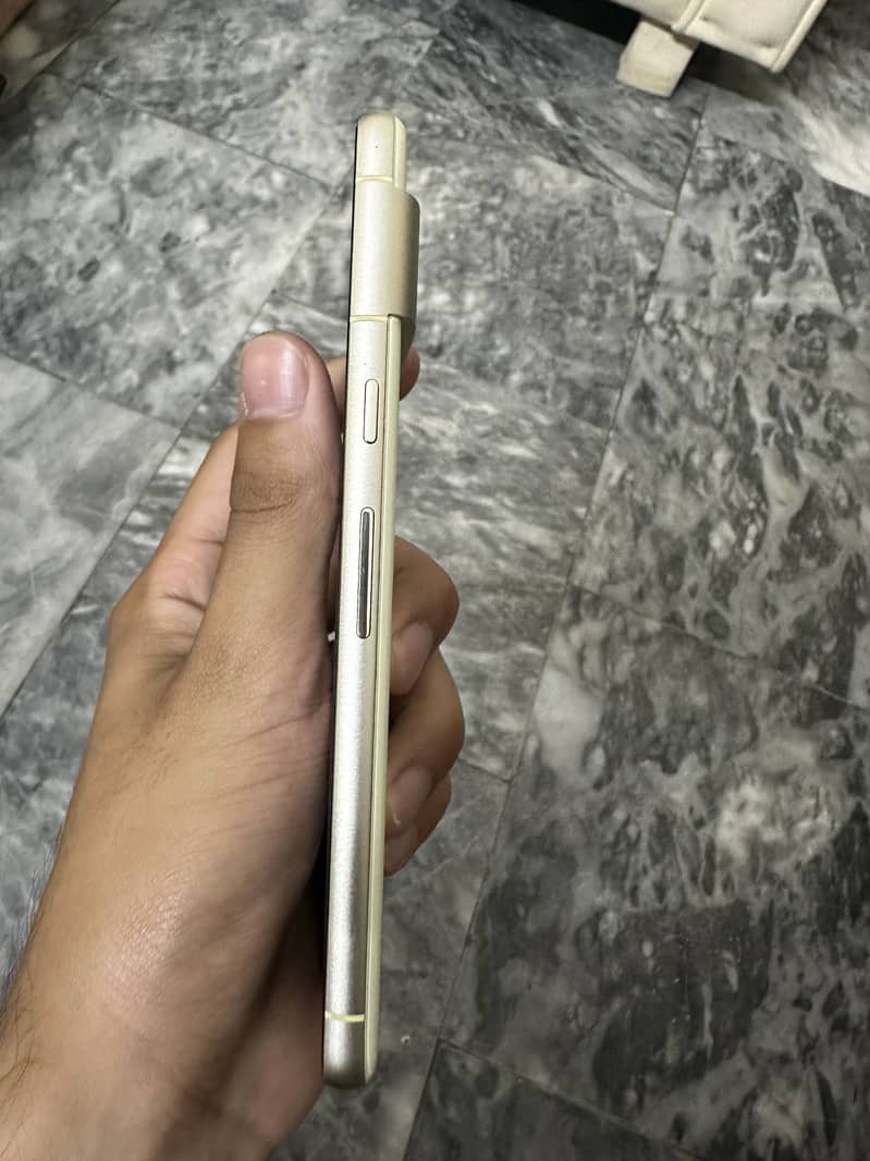 Google Pixel 7 4