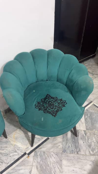 Coffee Table with 2 sofa chair