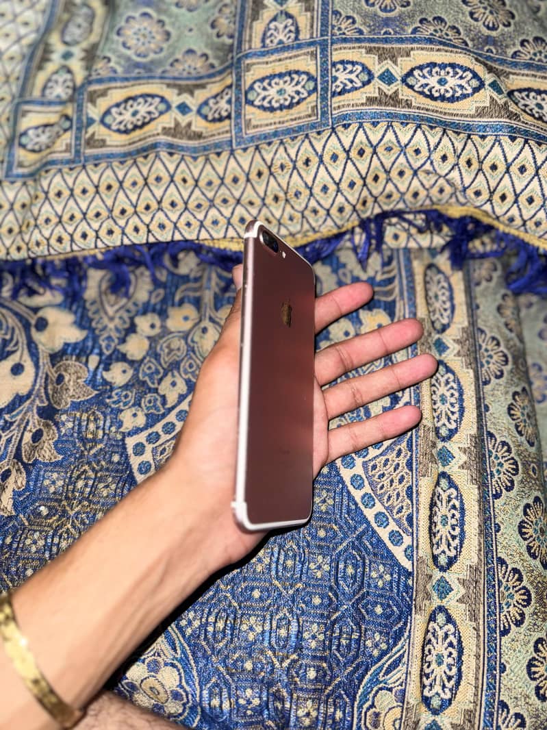 Apple iPhone 7 Plus 3
