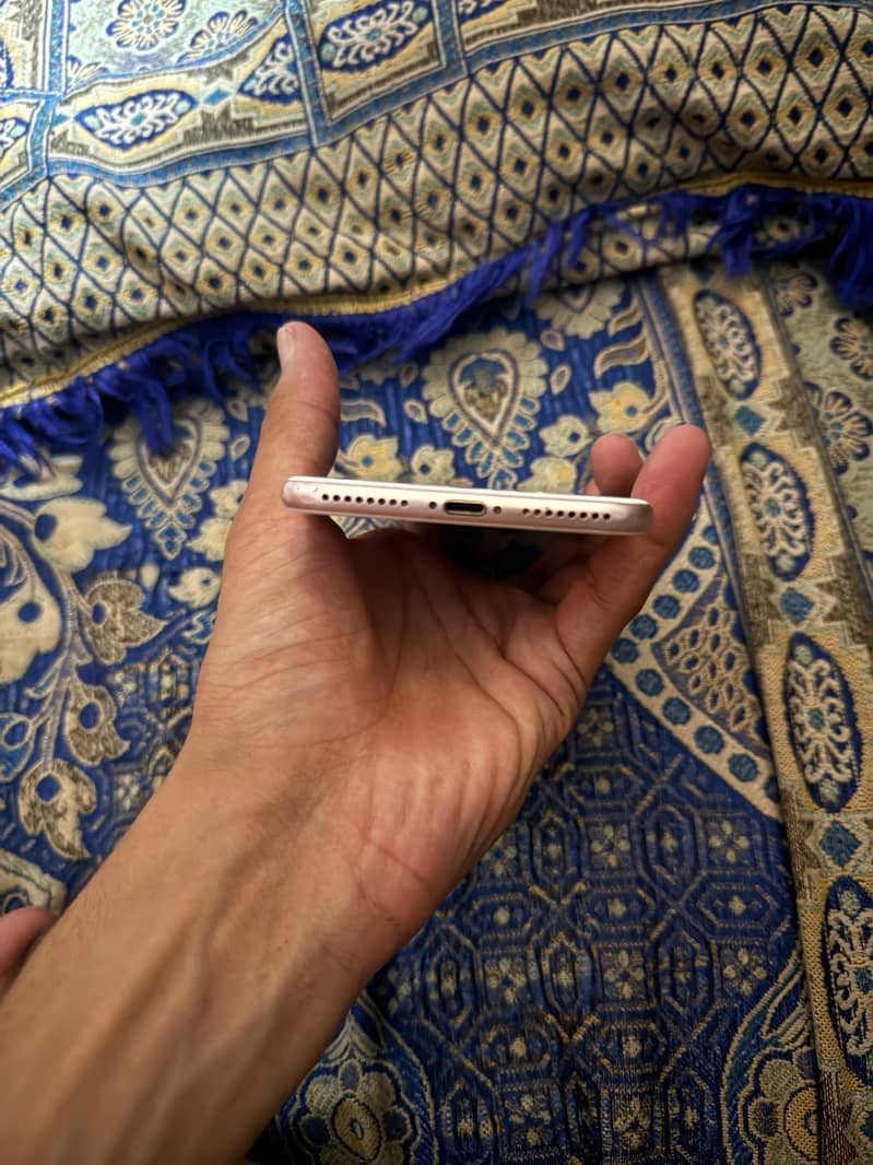 Apple iPhone 7 Plus 4