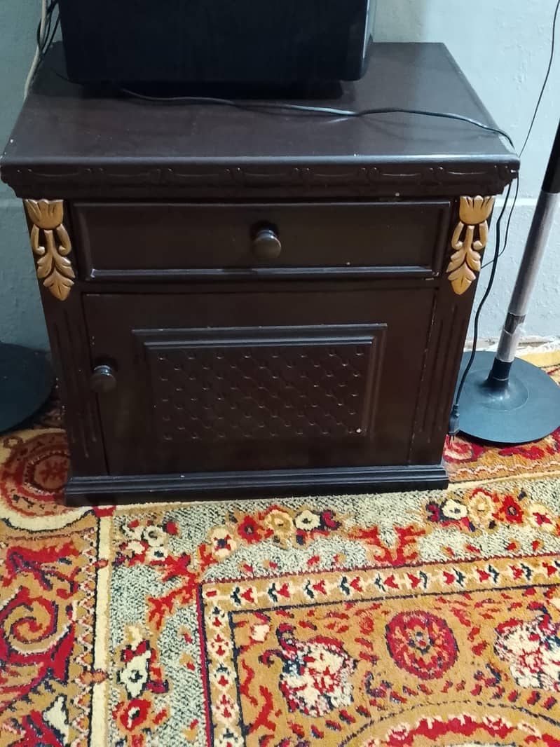 king size bed / side tables/ dressing table 3
