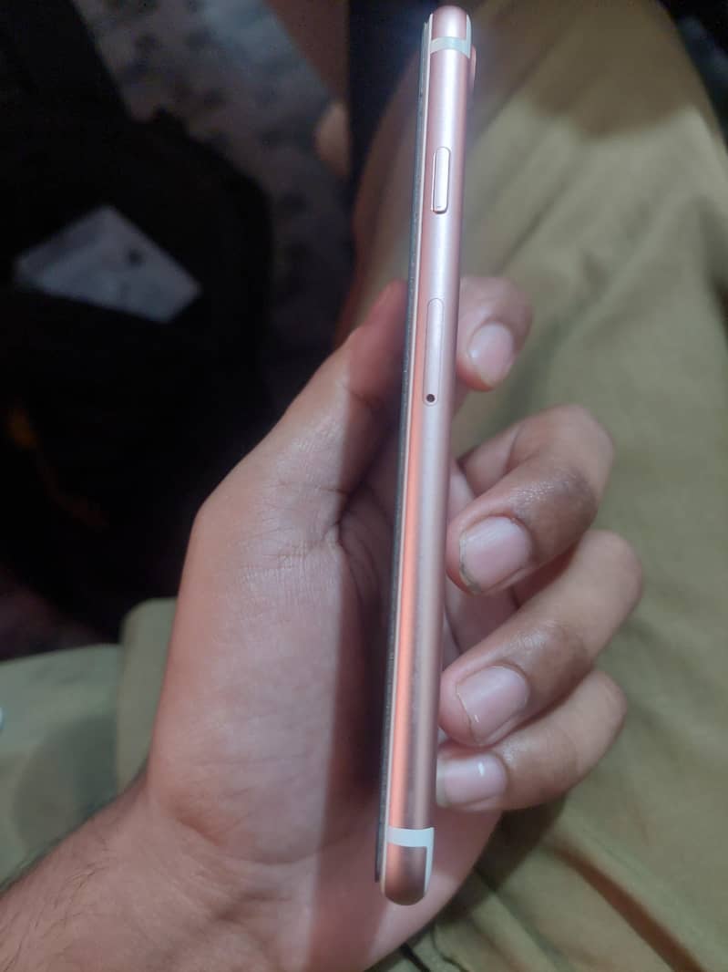 Apple iPhone 7 1