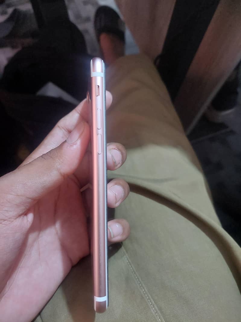 Apple iPhone 7 2