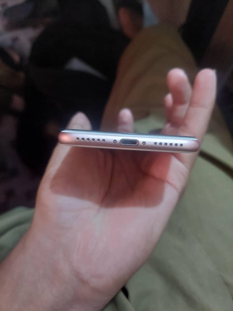 Apple iPhone 7 4