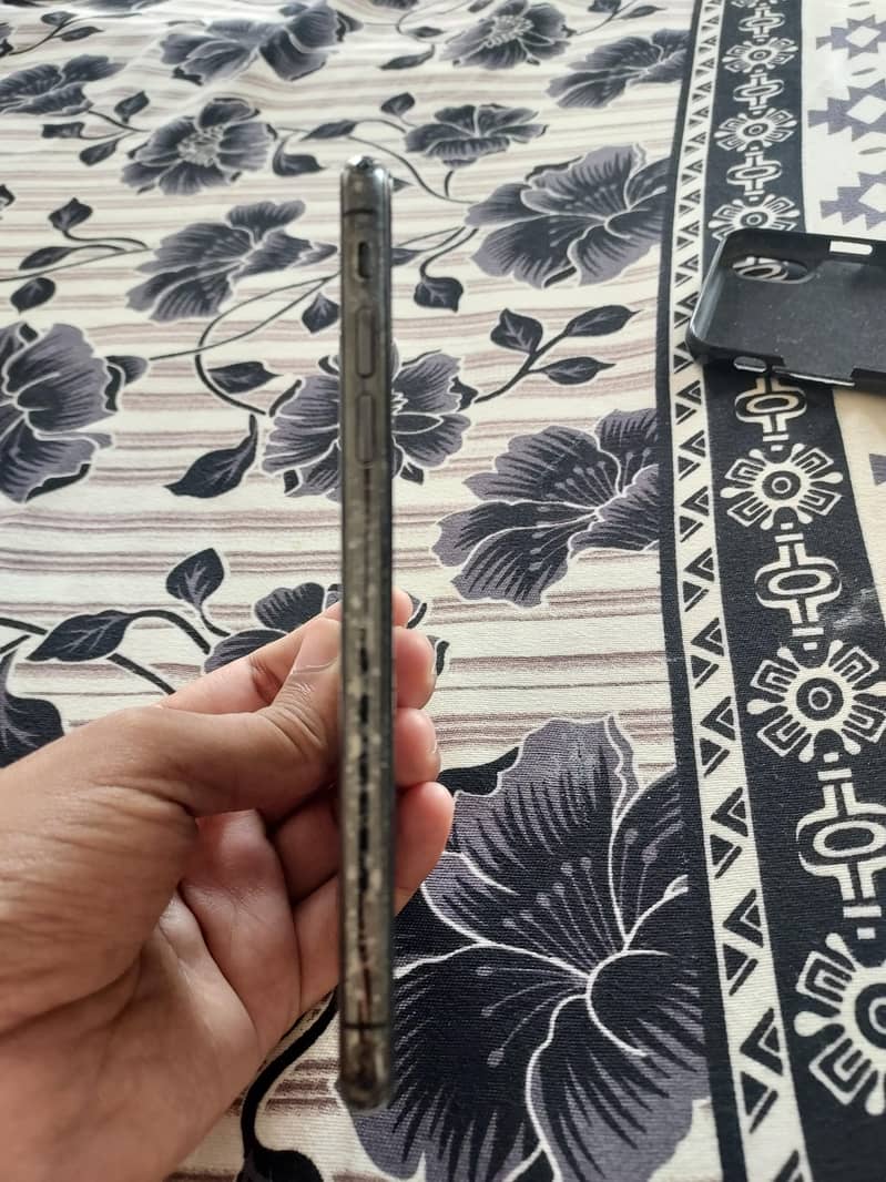 Apple iPhone X 4