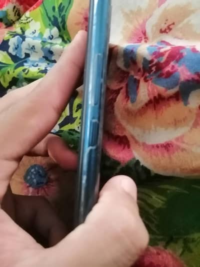 vivo y 11s in good condition with complete box and charger