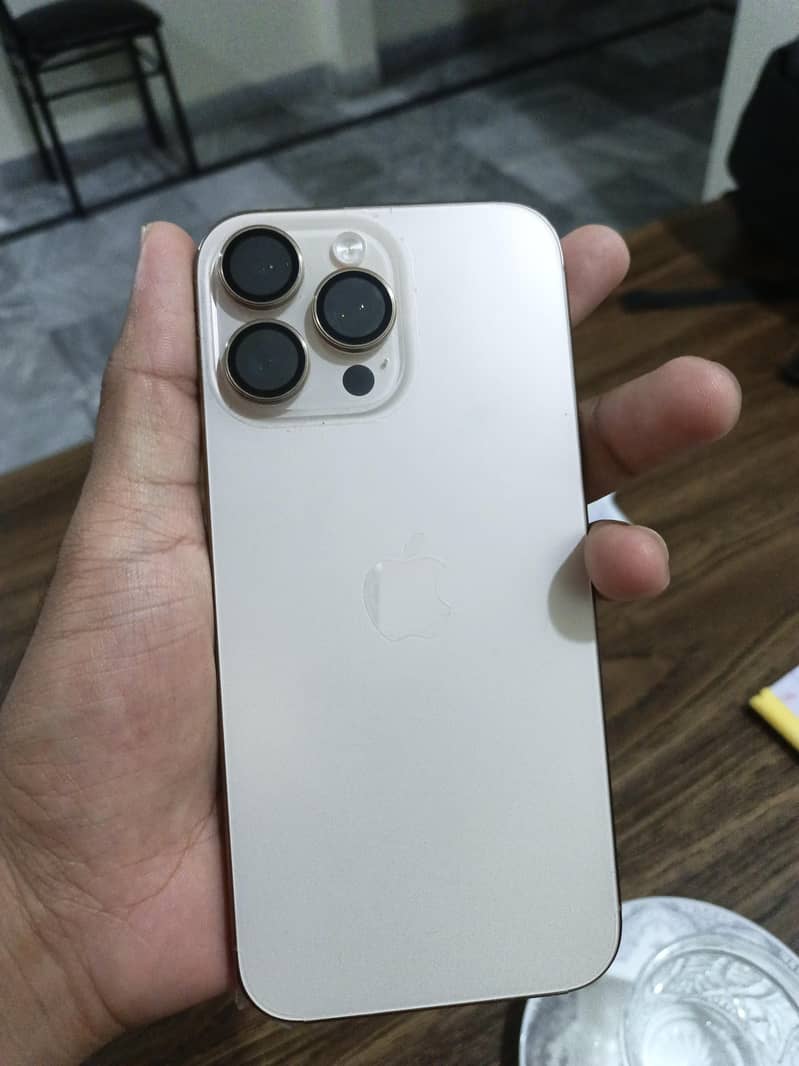 Apple iPhone 16 Pro Max 0