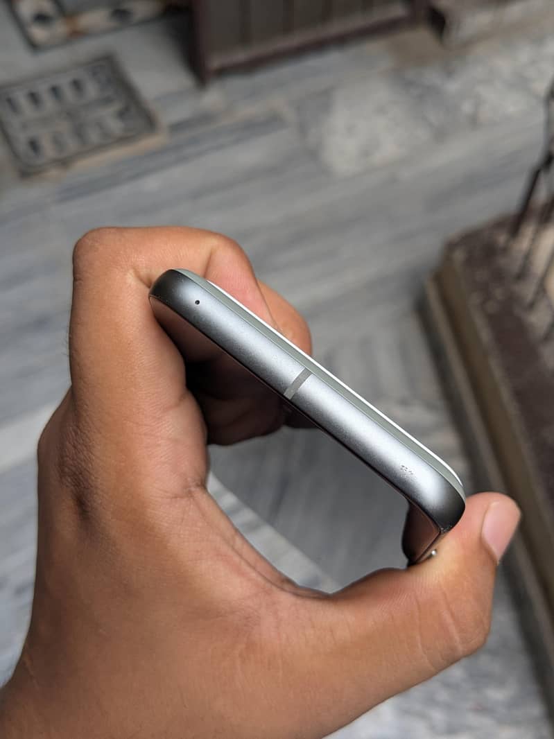 Google Pixel 8 4
