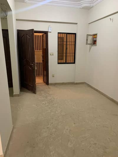 3 bed dd 2nd floor portion available for rent