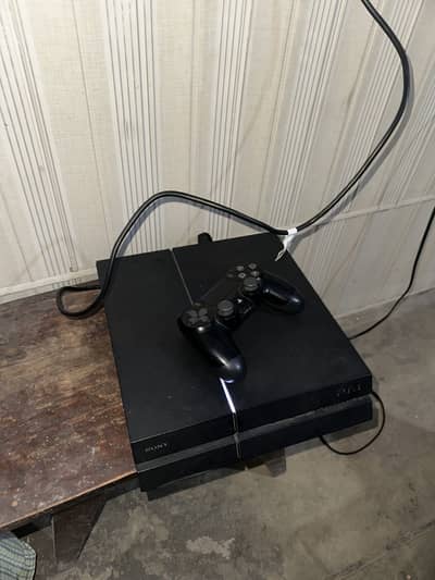 PS4 Fat Jailbreak with 12 games installed.