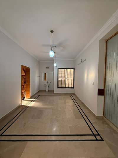 10 Marla upper portion available for rent location E11-4