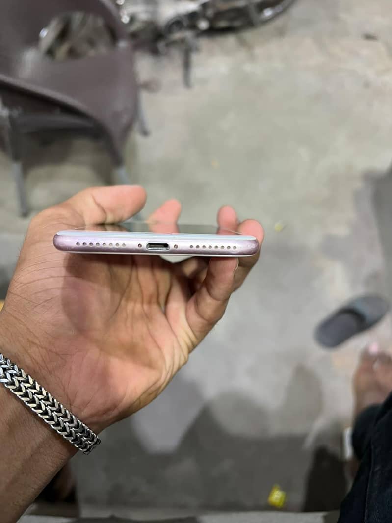 Apple iPhone 7 Plus 0