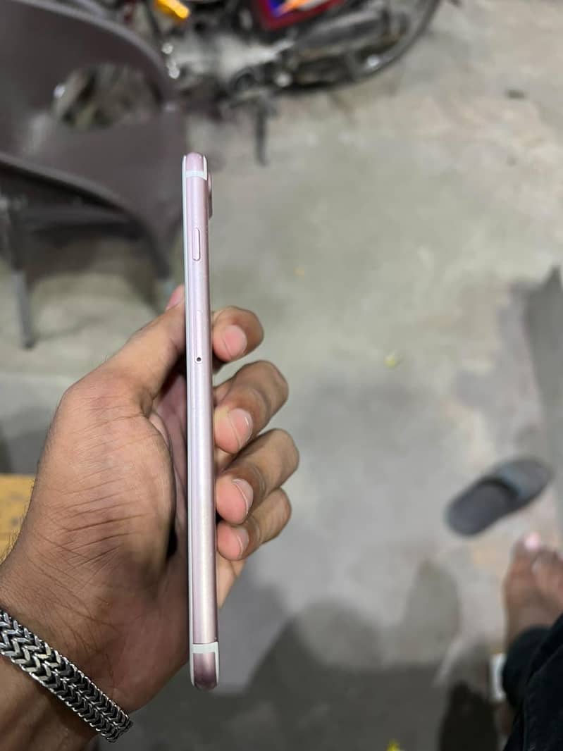 Apple iPhone 7 Plus 1