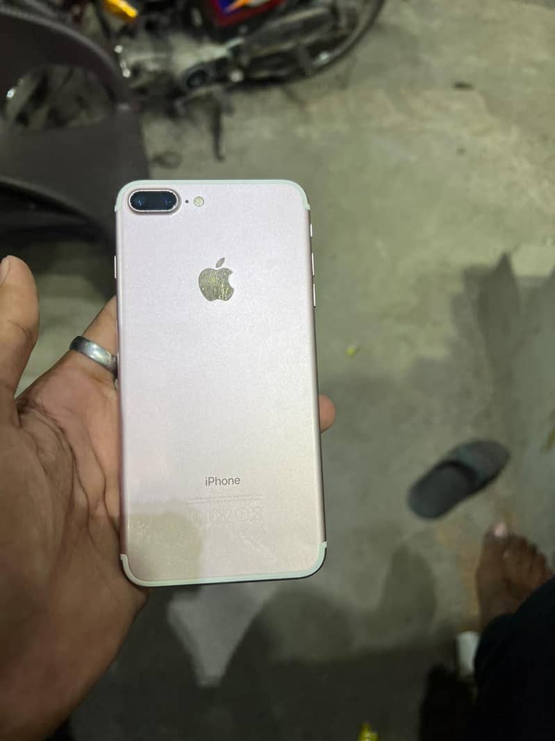 Apple iPhone 7 Plus 4
