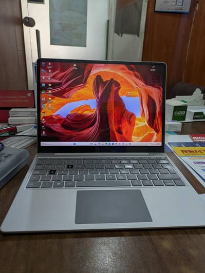 Microsoft Surface Go | core i5 |10th gen| 8gb-256gb NVMe| Touch screen
