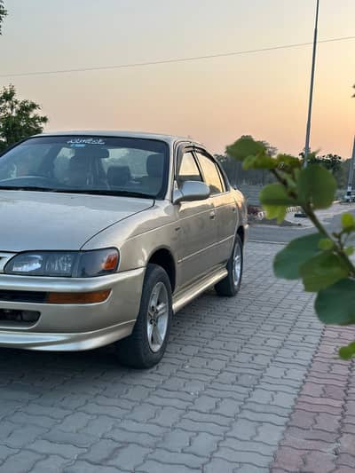 Toyota Corolla XE 2000
