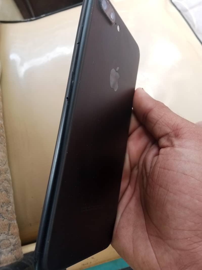 Apple iPhone 7 Plus 1