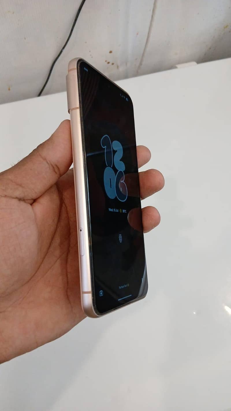 Google Pixel 8 4