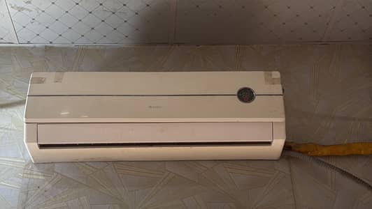 Gree 1 Ton Non-Inverter AC – Strong Cooling | Good Condition