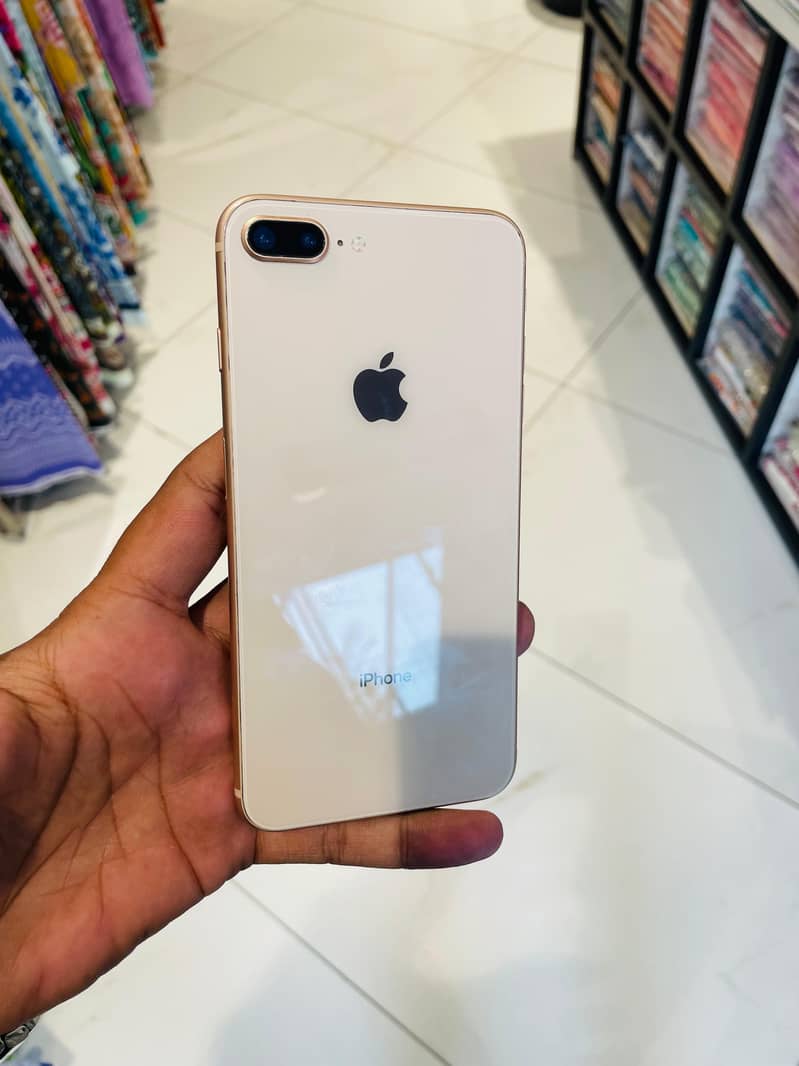 Apple iPhone 8 Plus 3