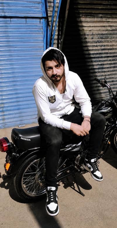 I need job Sale man ka b Kam Janta hun koi b Kam ho kr sakta hun