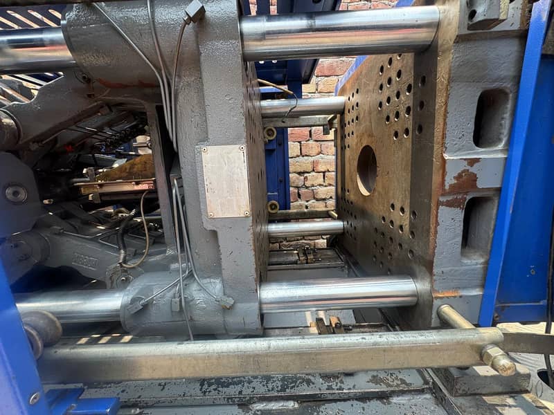 molding machine 1