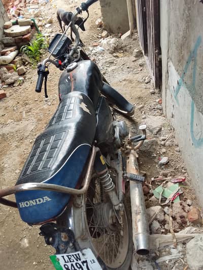 bike working mein engine mein Koi awaz nahi hai
