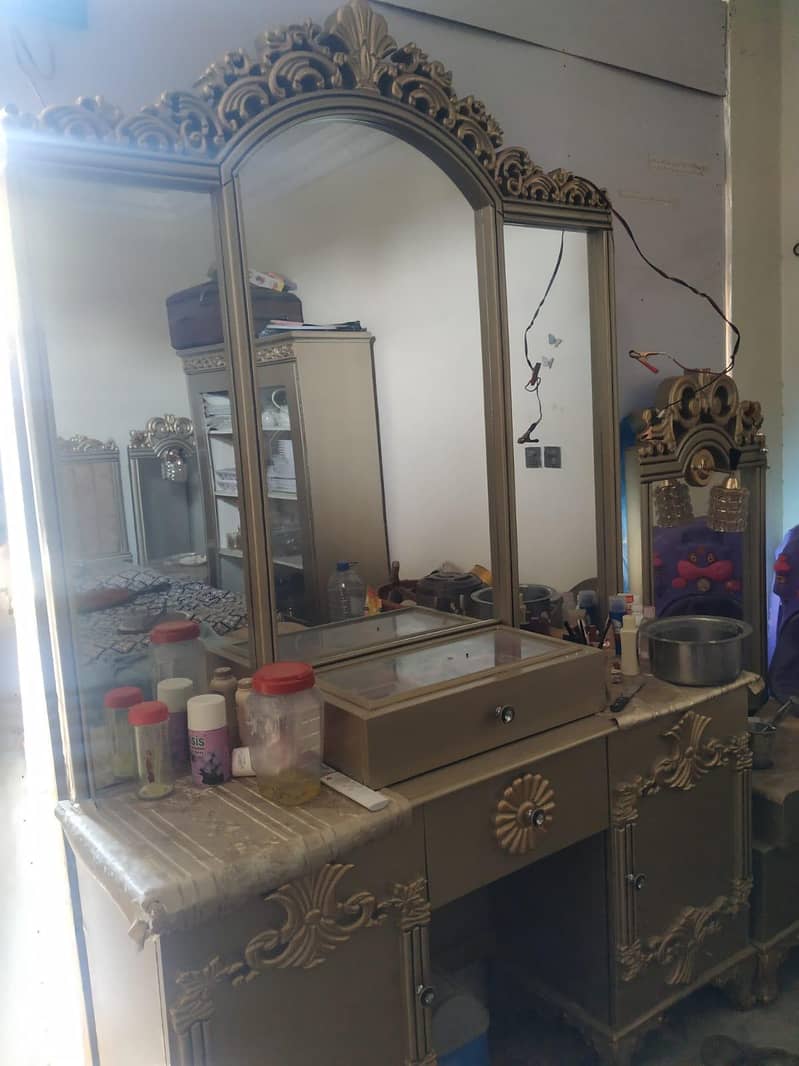 dressing table 0