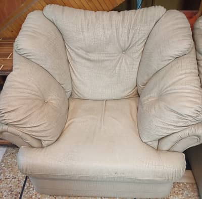 5 Seater Off-White Sofa Set | Luxury Fabric Sofa | Excellent Conditio