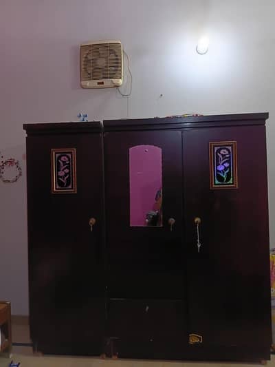 3 doors wardrobe
