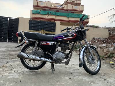 Honda 125 black color