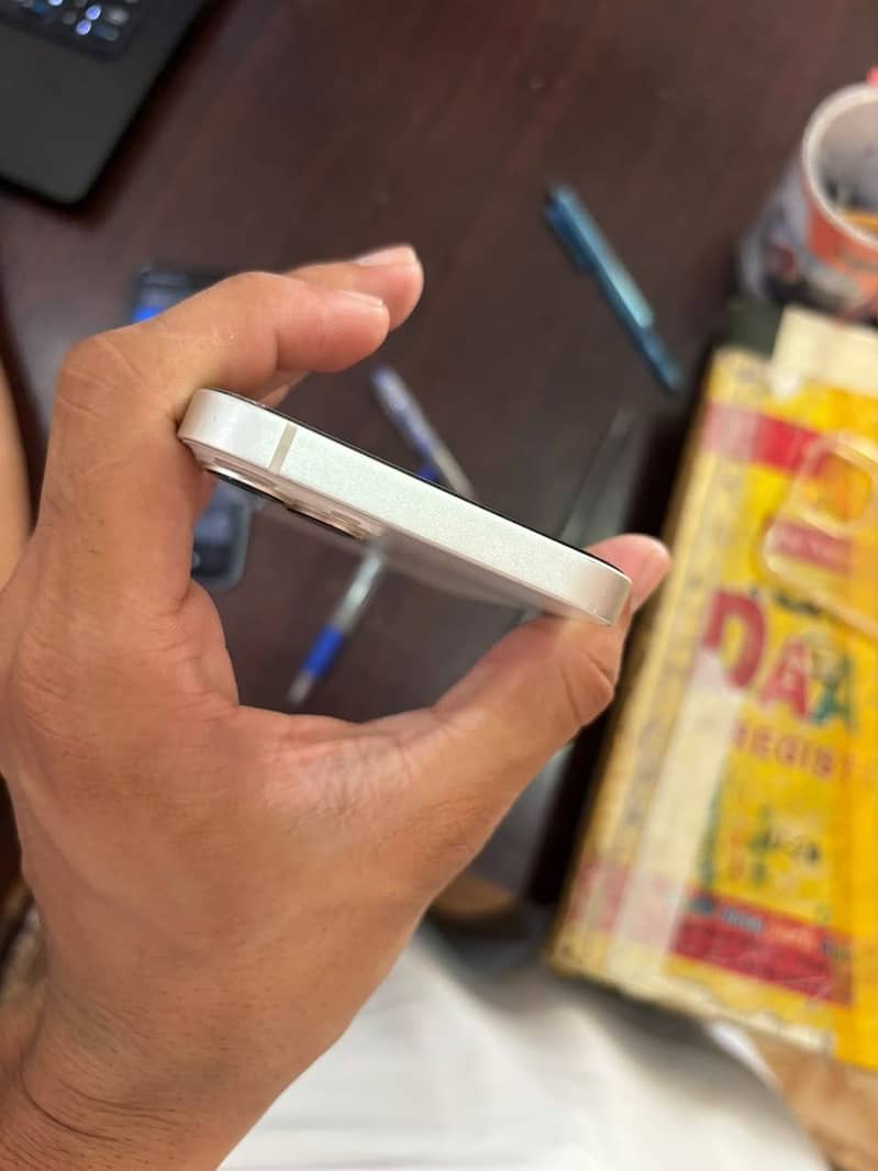 Apple iPhone 13 1