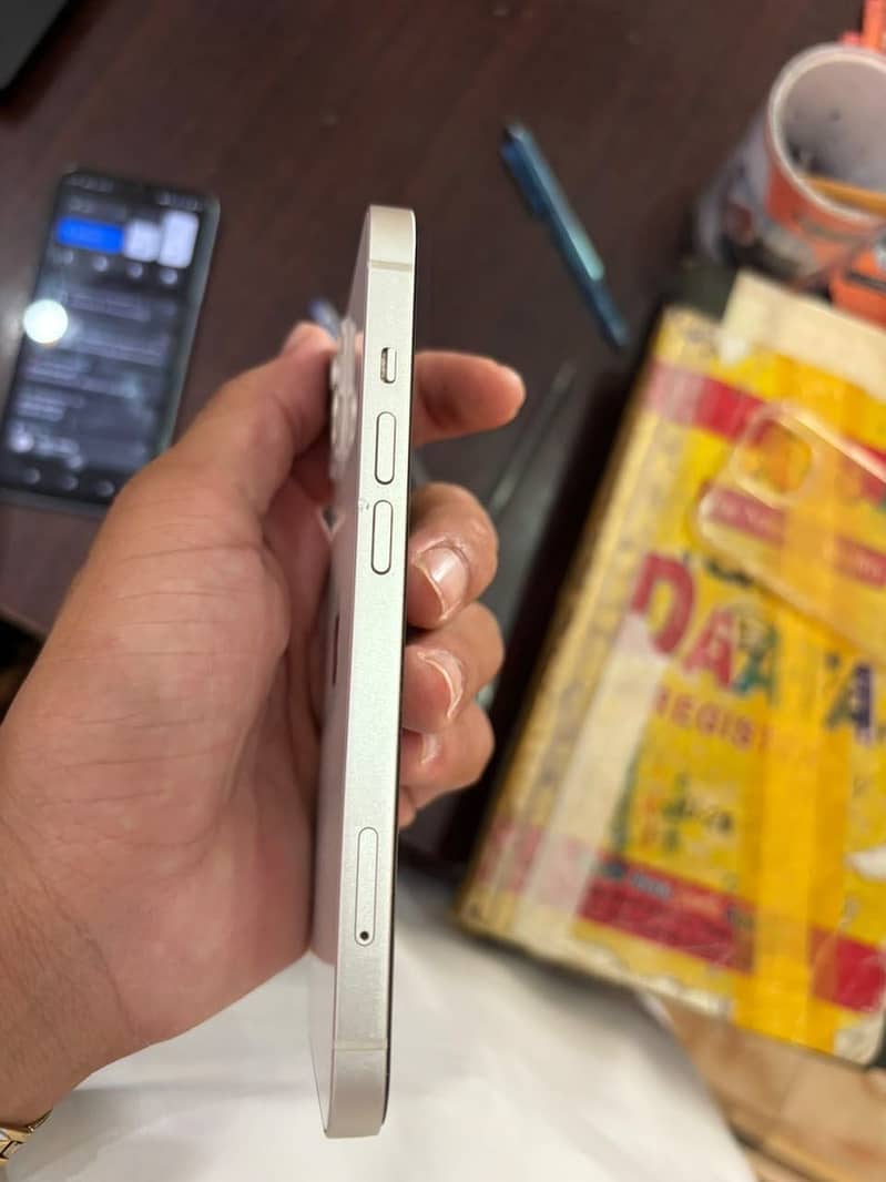 Apple iPhone 13 2