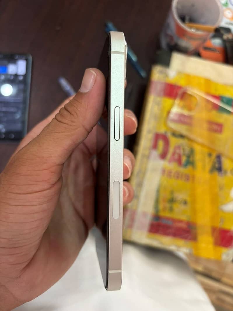 Apple iPhone 13 4